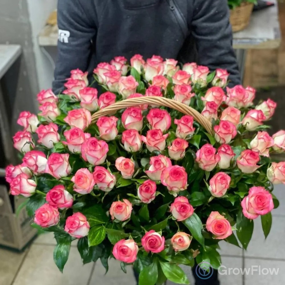 Купить розы в корзине с доставкой недорого в интернет-магазине - Москва