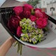 Гортензия с пионами и розами