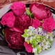 Гортензия с пионами и розами