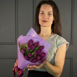 Букет из пионовидных фиолетовых тюльпанов