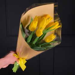 Букет из 7 желтых тюльпанов