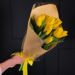 Букет из 9 желтых тюльпанов