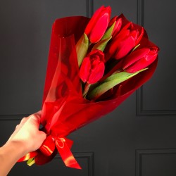 Букет из 5 красных тюльпанов