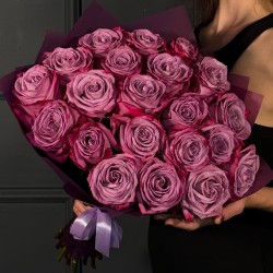 Букет из эквадорской сиреневой розы Букет из эквадорской сиреневой розы